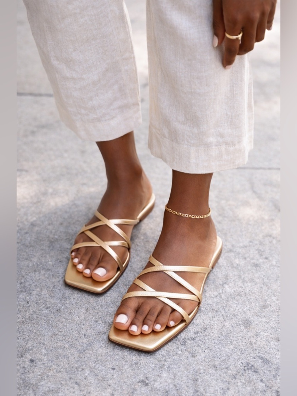 Marc Fisher LTD Gold Strappy Flat Sandals Square Toe Crossover Straps – Size 11